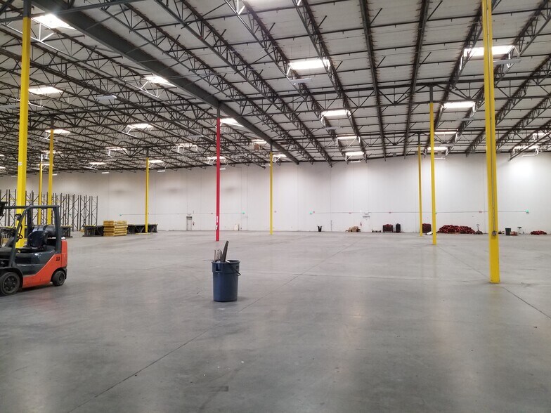 More Photos Of 13500 Marlay Ave, Fontana Warehouse For Lease