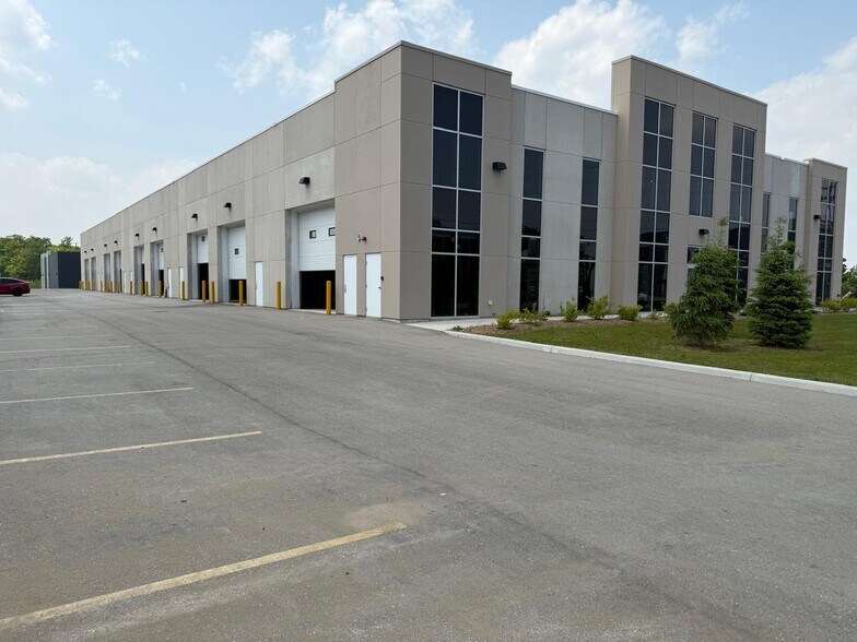 More Photos Of 125 Goddard Cres, Cambridge Warehouse For Sale