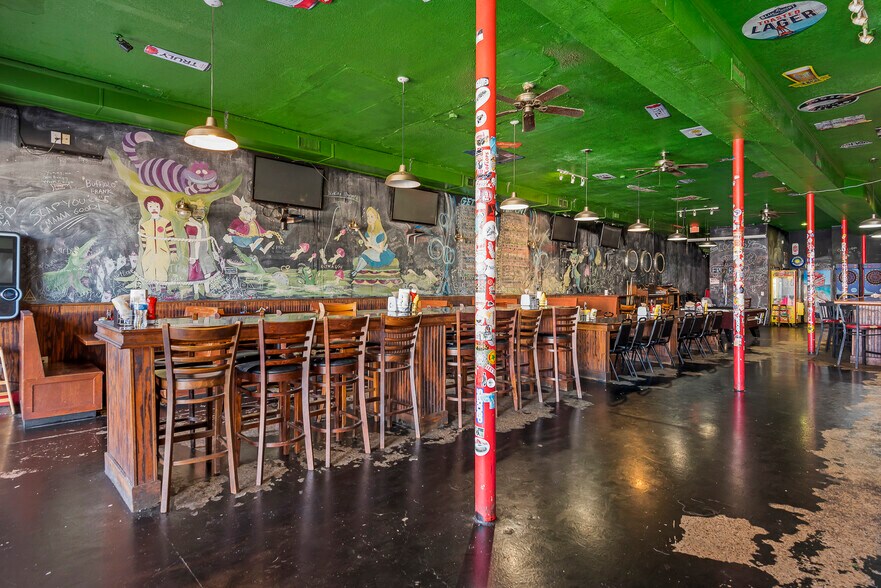 More Photos Of 310 Seabreeze Blvd, Daytona Beach Storefront For Sale