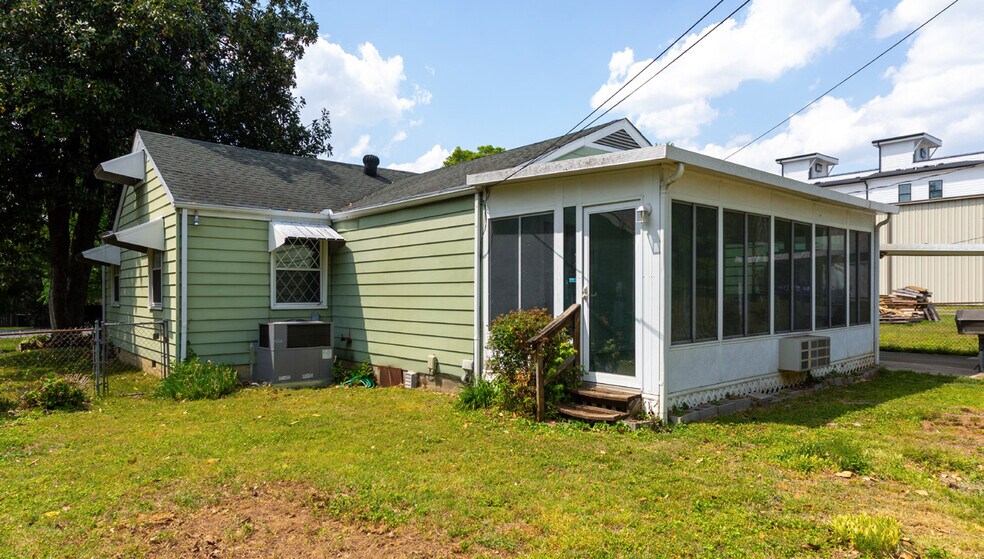 More Photos Of 420 E Iris Dr, Nashville Office For Sale