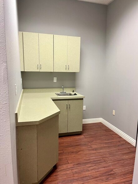 More Photos Of 6280 Spring Mountain Rd, Las Vegas Office For Sale