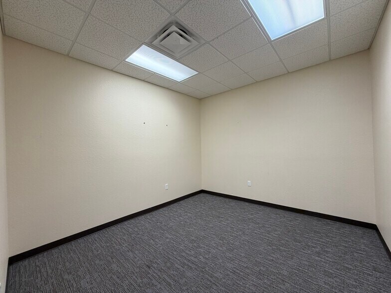 More Photos Of 3107 Medical Way, Sebring Office For Lease