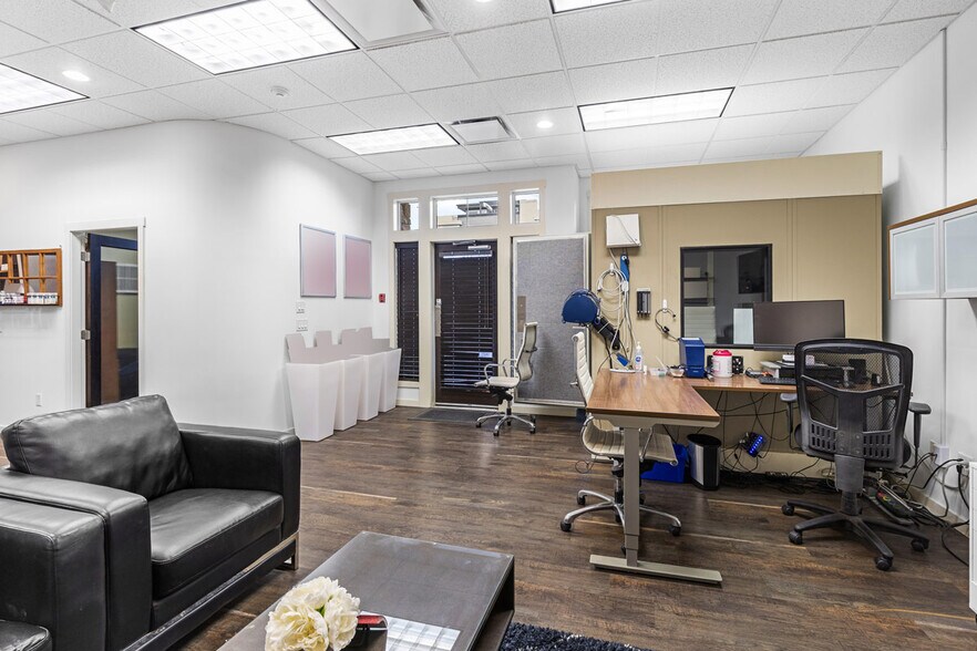 More Photos Of 1856 Ambrosi Rd, Kelowna General Retail For Lease