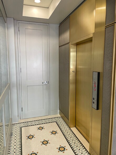 More Photos Of 1018 Preston St, Houston Office For Lease