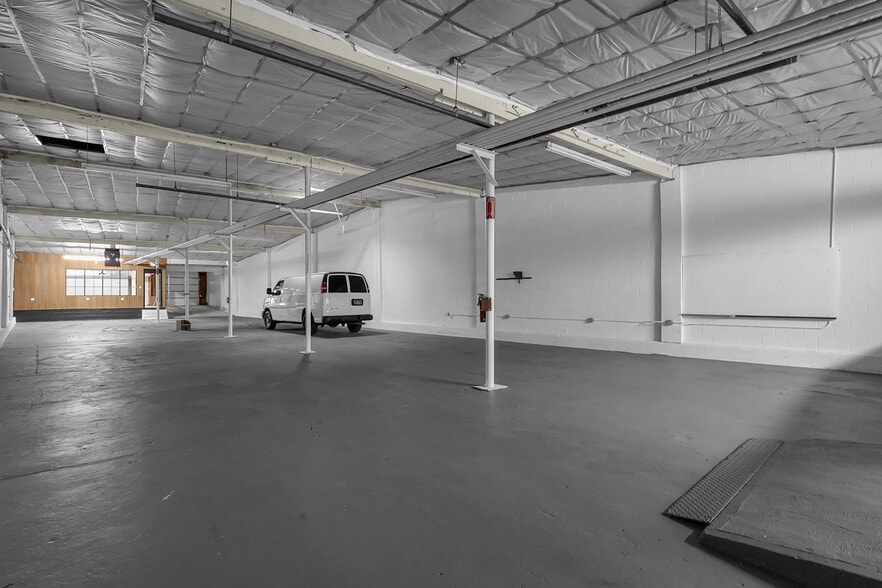 More Photos Of 1150-1180 Corrugated Way, Columbus Warehouse For Lease
