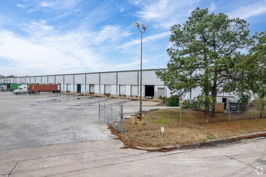 More Photos Of 411 Brisbane St, Houston Warehouse For Lease