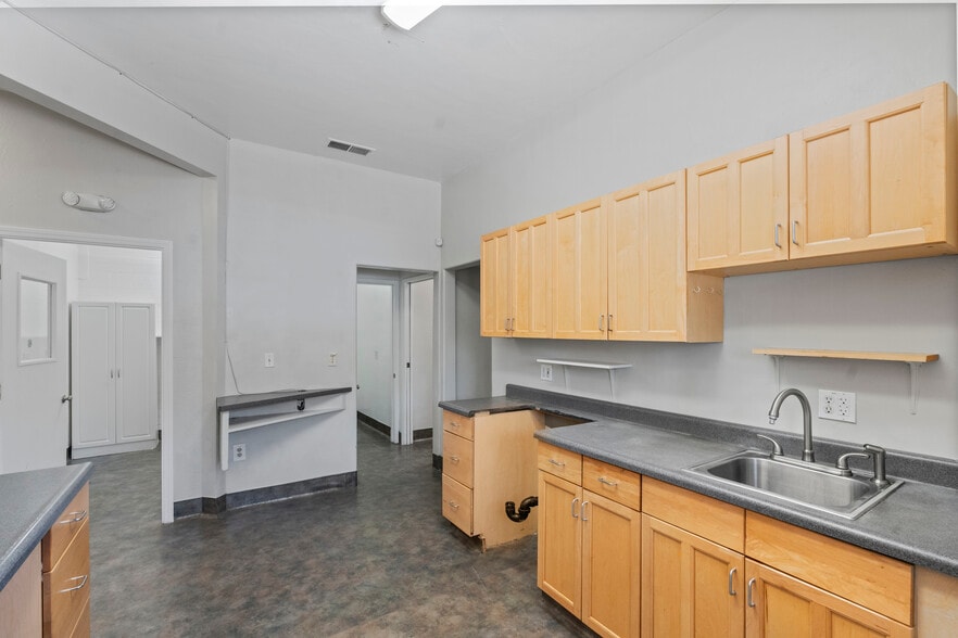 More Photos Of 24 S 3rd St, Patterson Flex For Sale