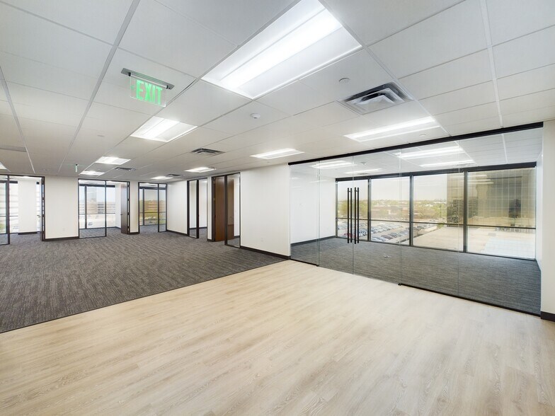 More Photos Of 1341 W Mockingbird Ln, Dallas Office For Lease