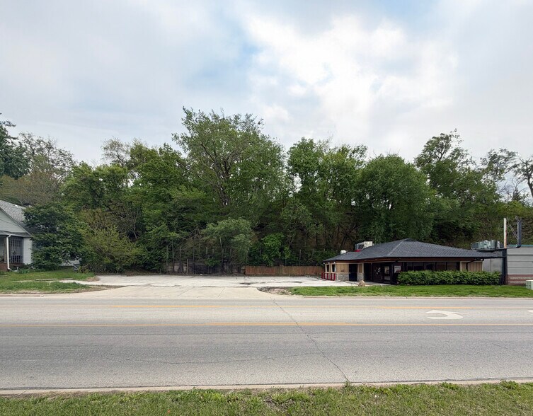 More Photos Of 1235 E Pierce St, Council Bluffs General Retail For Sale