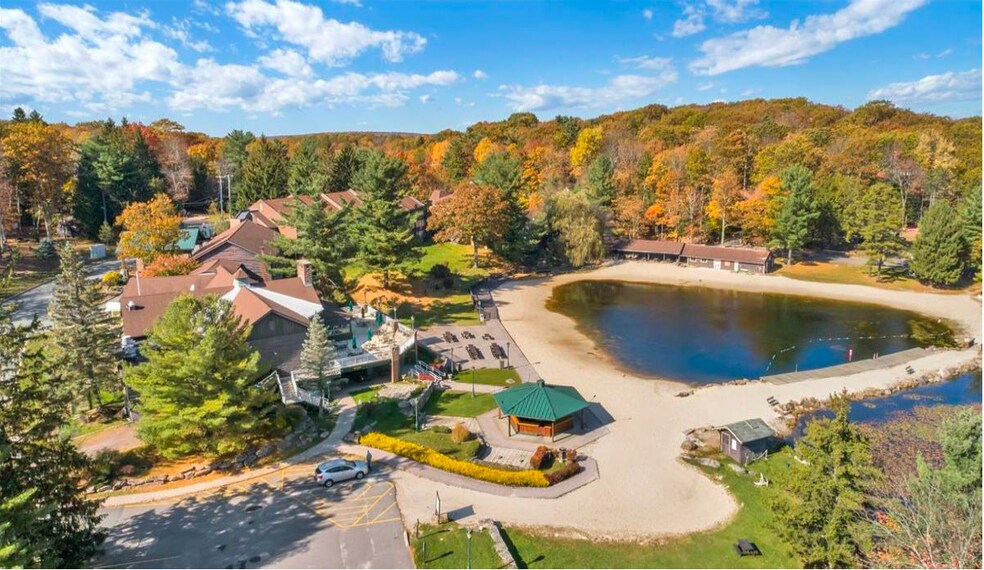Primary Photo Of 428 Moseywood Rd, Lake Harmony Hotel For Sale