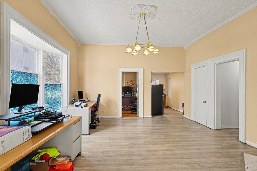 More Photos Of 1031 N Washington Ave, Lansing Office For Sale