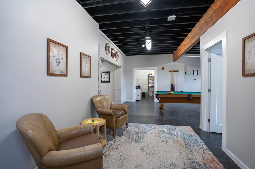 More Photos Of 709 106th St S, Tacoma Auto Repair For Sale