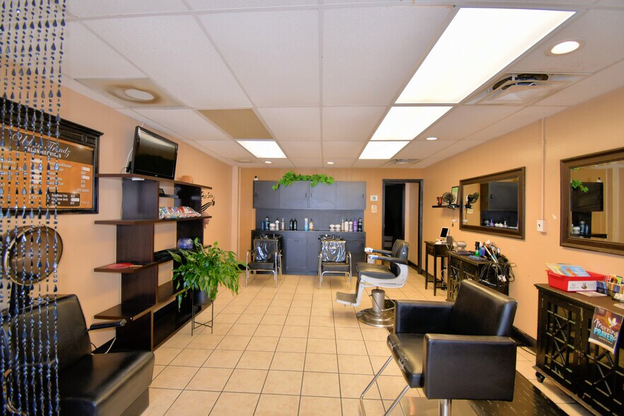 More Photos Of 128 E Orange Ave, Lake Wales General Retail For Sale