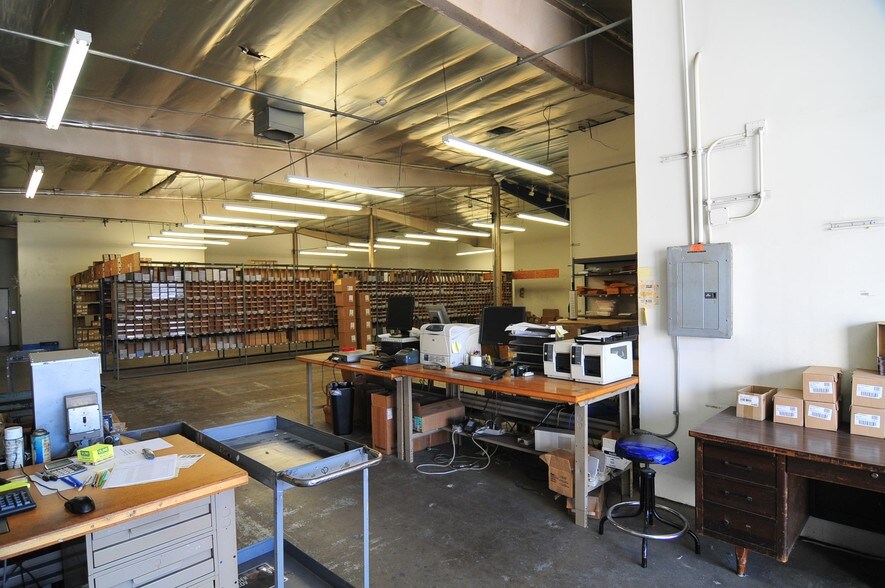More Photos Of 1117 Chestnut St, Burbank Warehouse For Lease