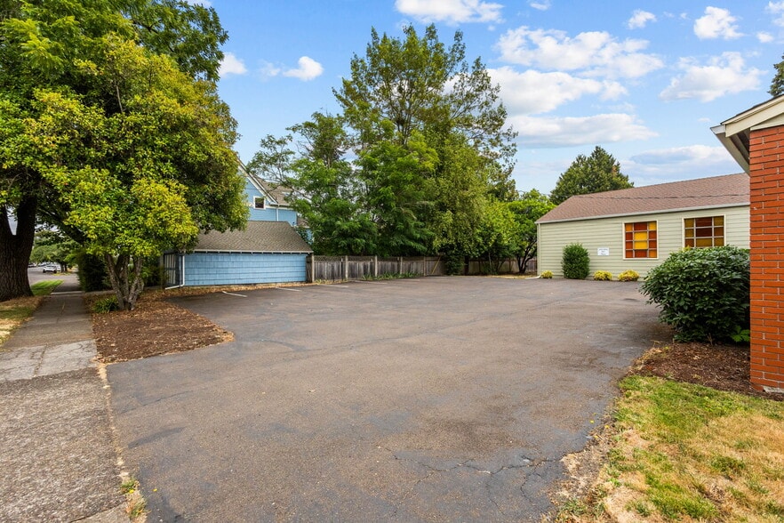 More Photos Of 537 7th Ave SW, Albany Religious Facility For Sale