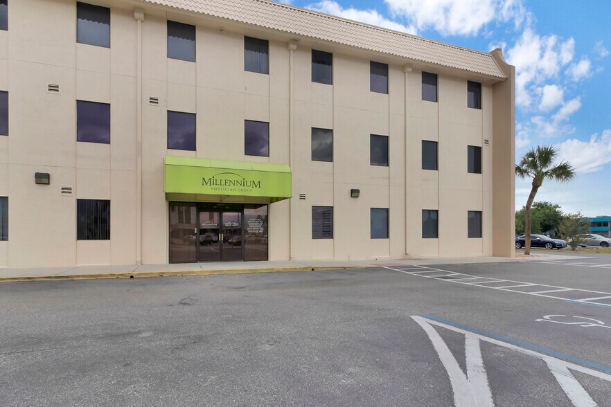 More Photos Of 2525 Harbor Blvd, Port Charlotte Medical For Sale