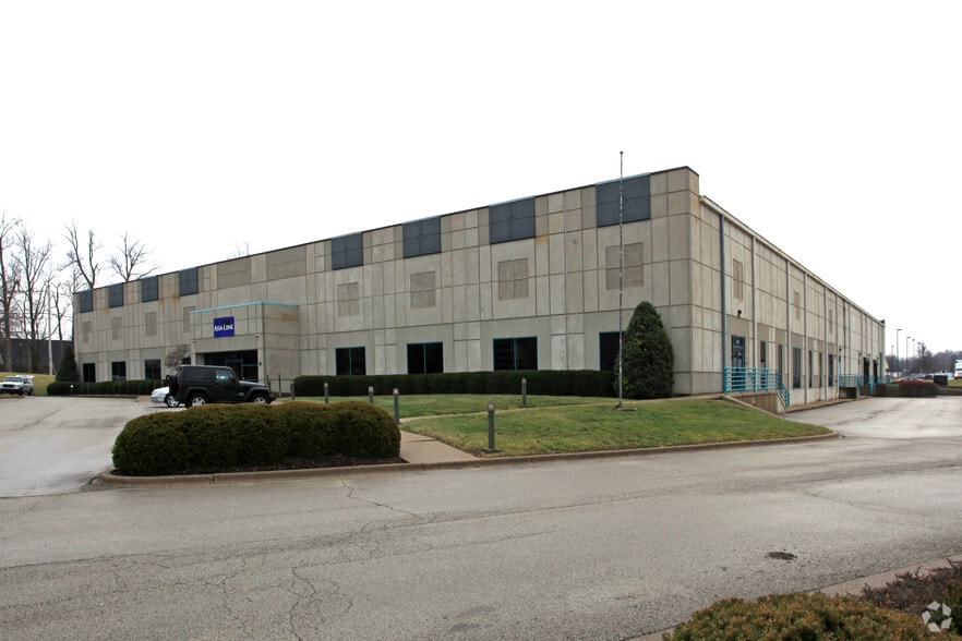 More Photos Of 12500 Westport Rd, Louisville Unknown For Lease