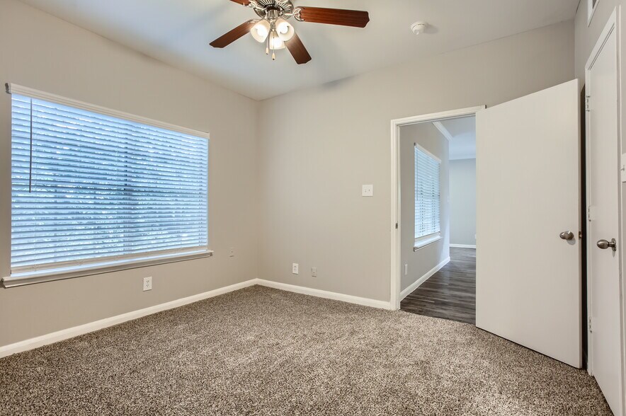 More Photos Of 12380 Wood Bayou Dr, Houston Apartments For Sale