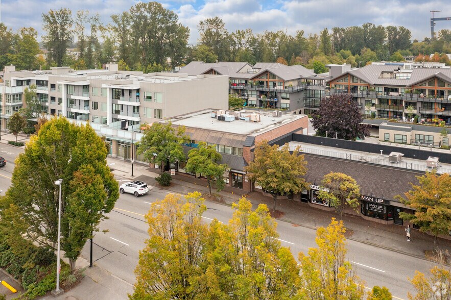 More Photos Of 1075 Marine Dr, North Vancouver Storefront Retail Office For Sale