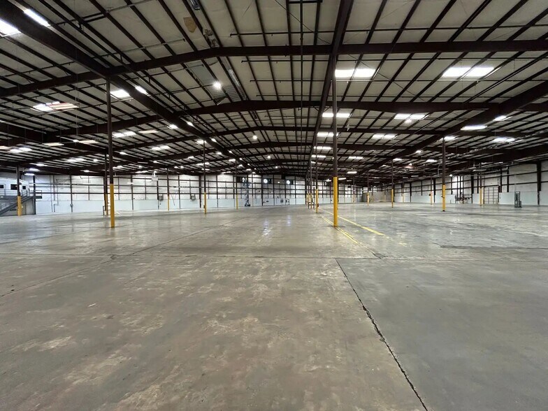 More Photos Of 2929 Louisville Ave, Monroe Warehouse For Lease