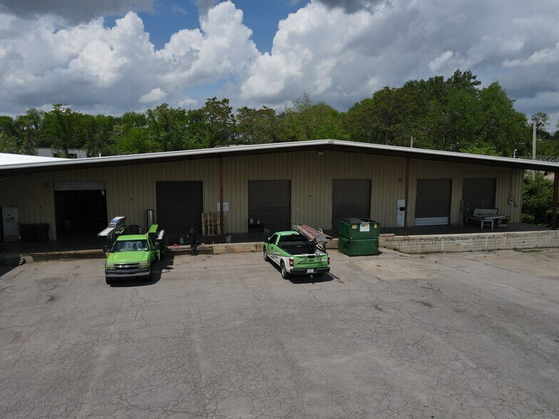 More Photos Of 410 McNally Dr, Nashville Warehouse For Lease