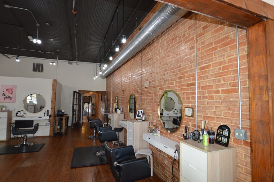 More Photos Of 1035 E 15th St, Plano Storefront Retail Office For Lease