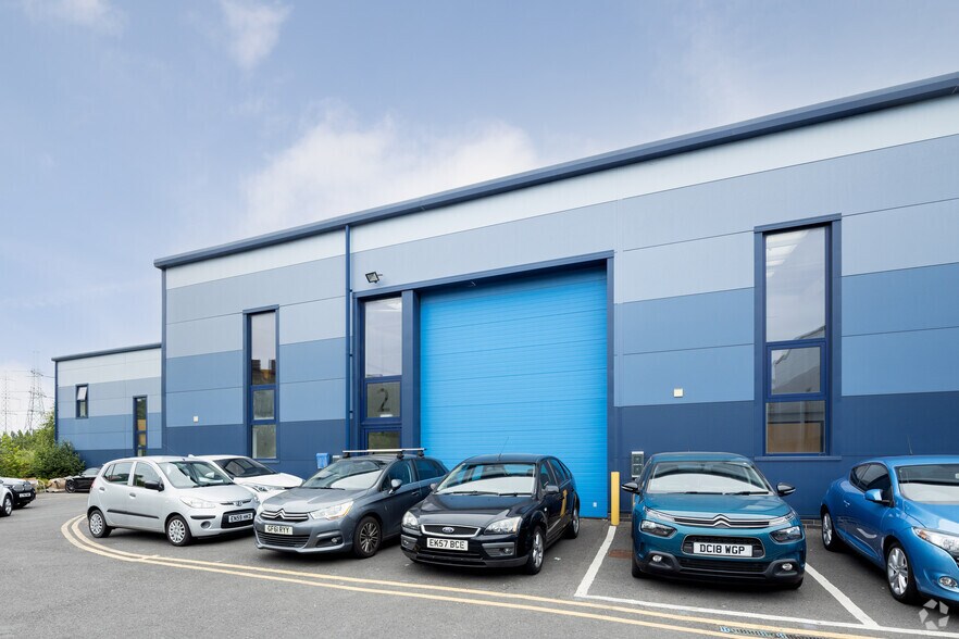 More Photos Of 13 Creek Way, Rainham Warehouse For Lease