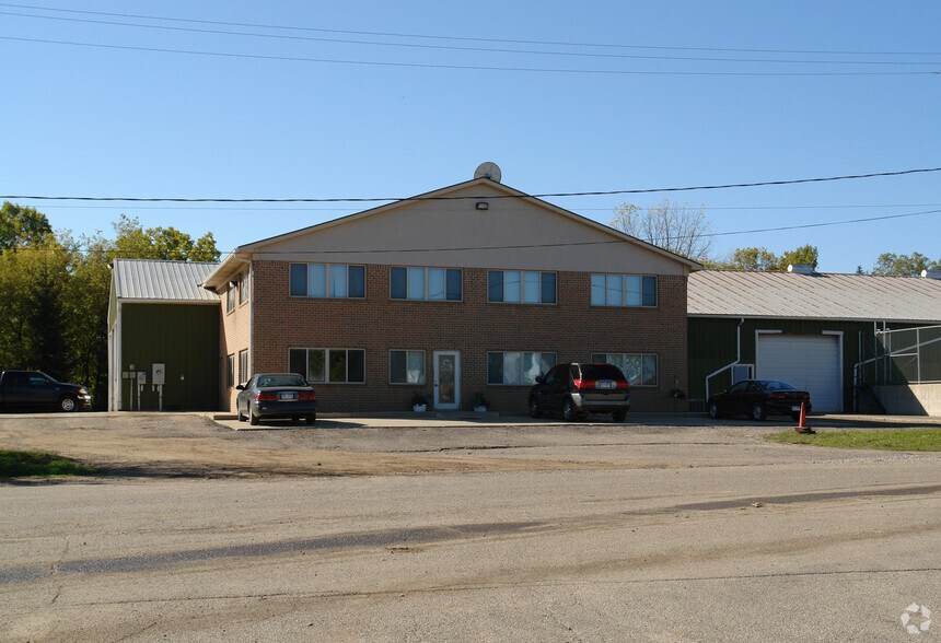 More Photos Of 2122 Glenn St, Lansing Warehouse For Sale