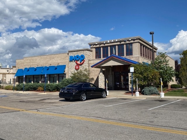 More Photos Of 7800-7852 Montgomery Rd, Cincinnati Unknown For Lease