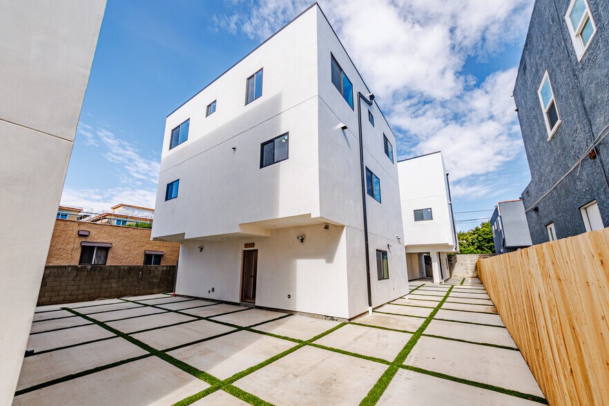 More Photos Of 5207 W 20th St, Los Angeles Multifamily For Sale