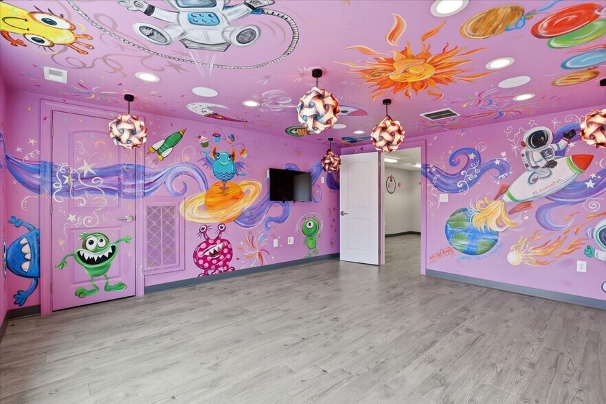 More Photos Of 108 S Pine St, Princeton Storefront Retail Office For Sale