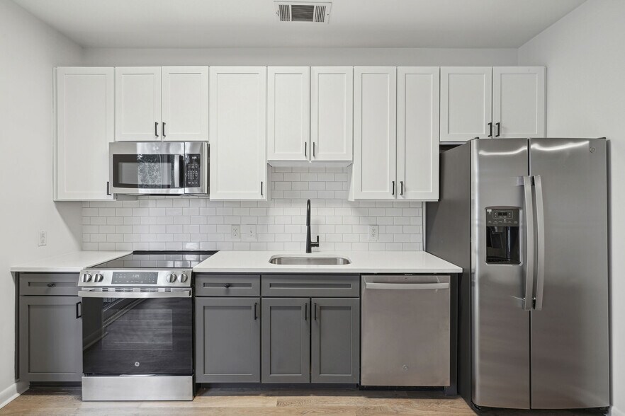 More Photos Of 725-735 Coleman Blvd, Mount Pleasant Apartments For Lease