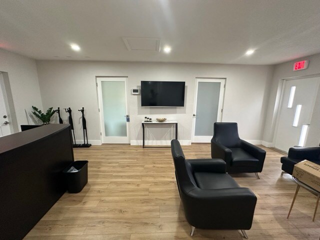 More Photos Of 1314 S Semoran Blvd, Orlando Office For Lease