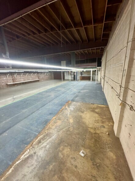 More Photos Of 3226 Franklin Ave, Riverside Manufacturing For Lease