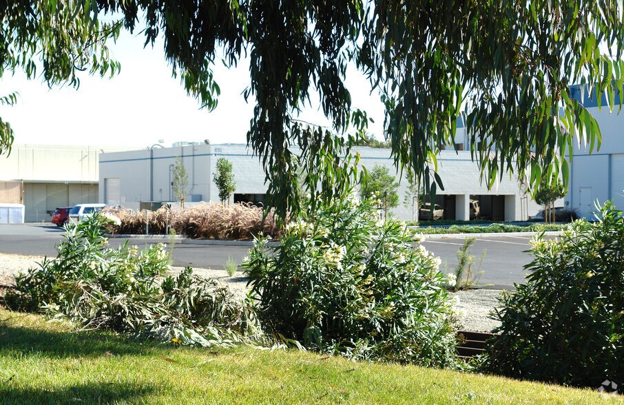 More Photos Of 651 Stone Rd, Benicia Warehouse For Lease