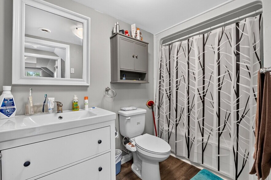 More Photos Of 170 Bradford St, Barrie Office For Sale