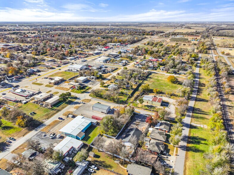 More Photos Of 115 N 8th St, Yukon Religious Facility For Sale