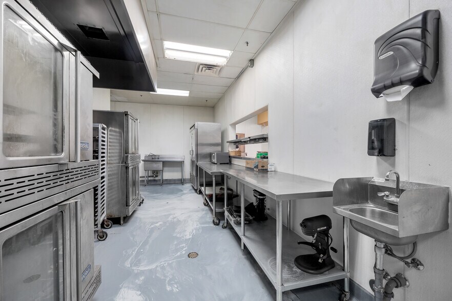 More Photos Of 5165 W Oquendo Rd, Las Vegas Food Processing For Lease