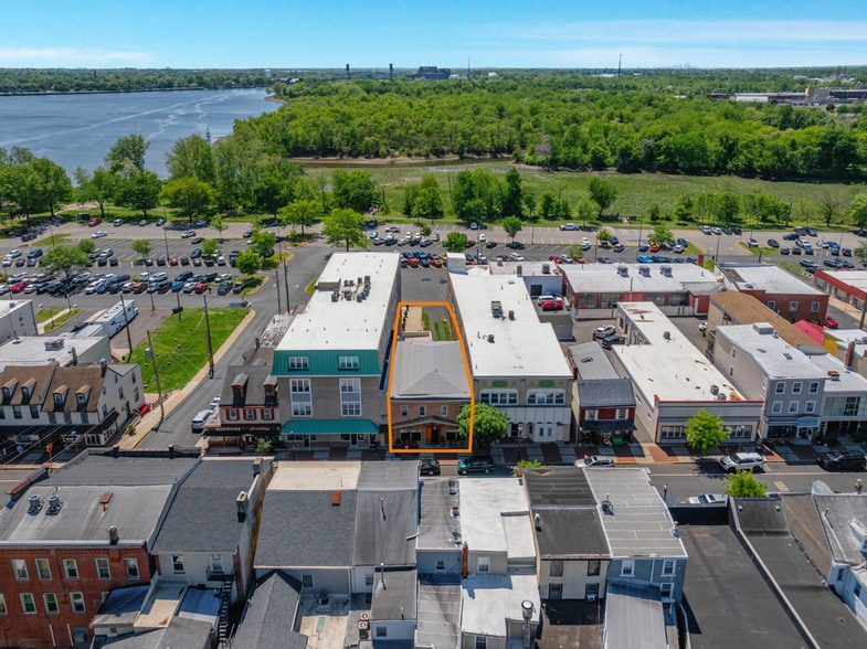More Photos Of 212 Mill St, Bristol Storefront For Lease