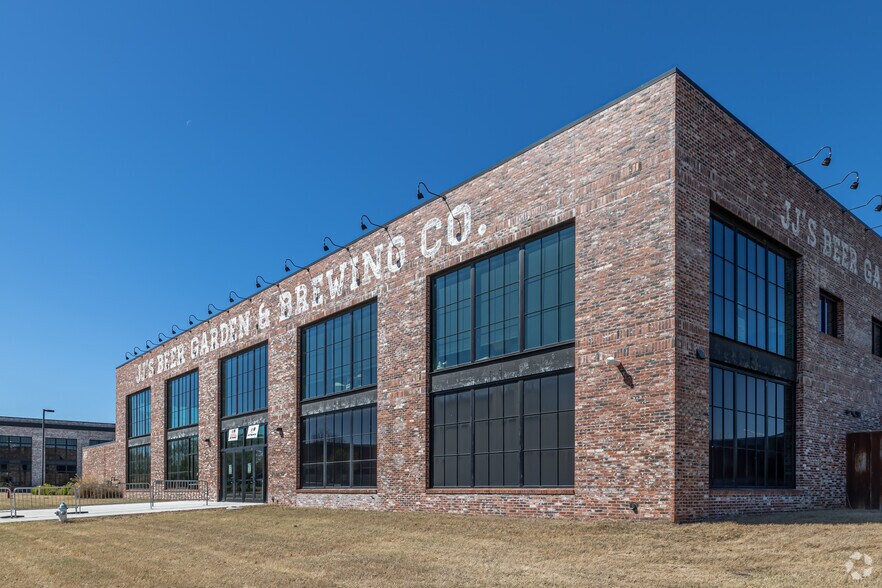 More Photos Of 3615 N Steele Blvd, Fayetteville Bar For Sale