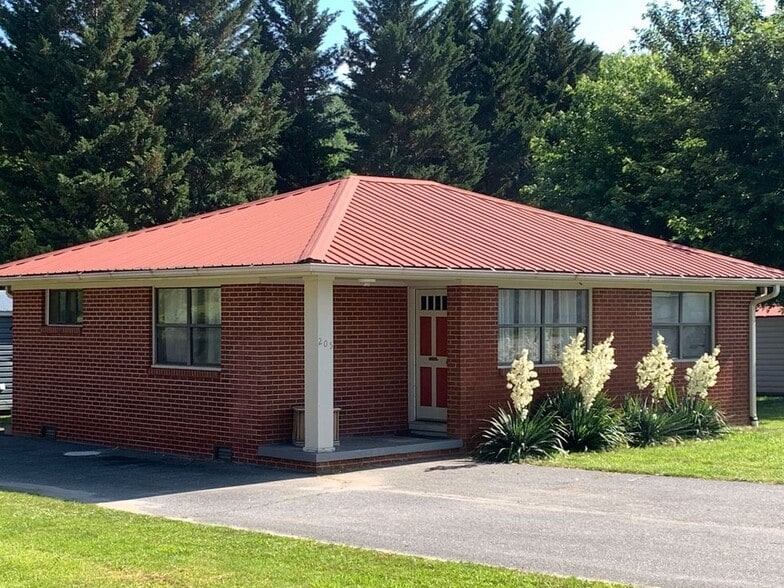 More Photos Of 290 N Main St, Robbinsville Hotel For Sale