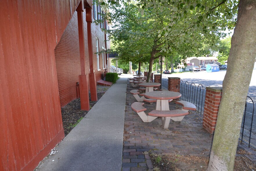 More Photos Of 230 W Saint Louis St, Lebanon Restaurant For Sale