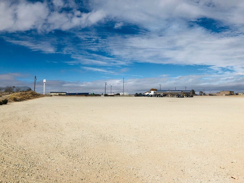 More Photos Of 17105 Darwin Ave, Hesperia Contractor Storage Yard For Lease