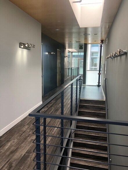 More Photos Of 2332 Cotner Ave, Los Angeles Loft Creative Space For Lease