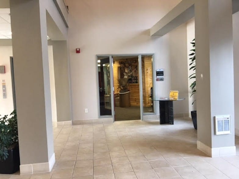 More Photos Of 10412 Allisonville Rd, Fishers Office For Sale