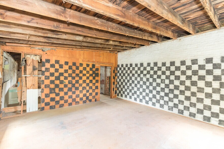 More Photos Of 1340 W Main St, Wytheville Loft Creative Space For Sale