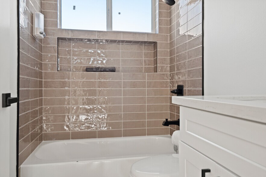 More Photos Of 310 S Breed St, Los Angeles Multifamily For Sale