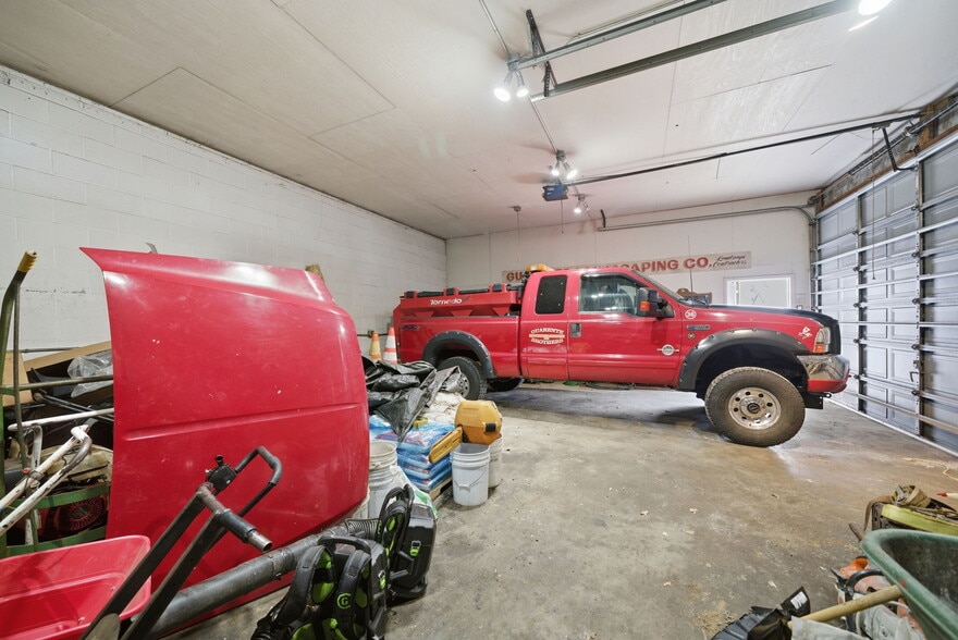 More Photos Of 437-438 Burnside St, Orange Warehouse For Sale