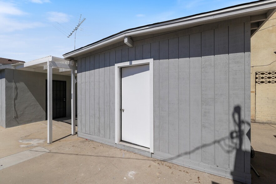 More Photos Of 15323 Paramount Blvd, Paramount General Retail For Sale