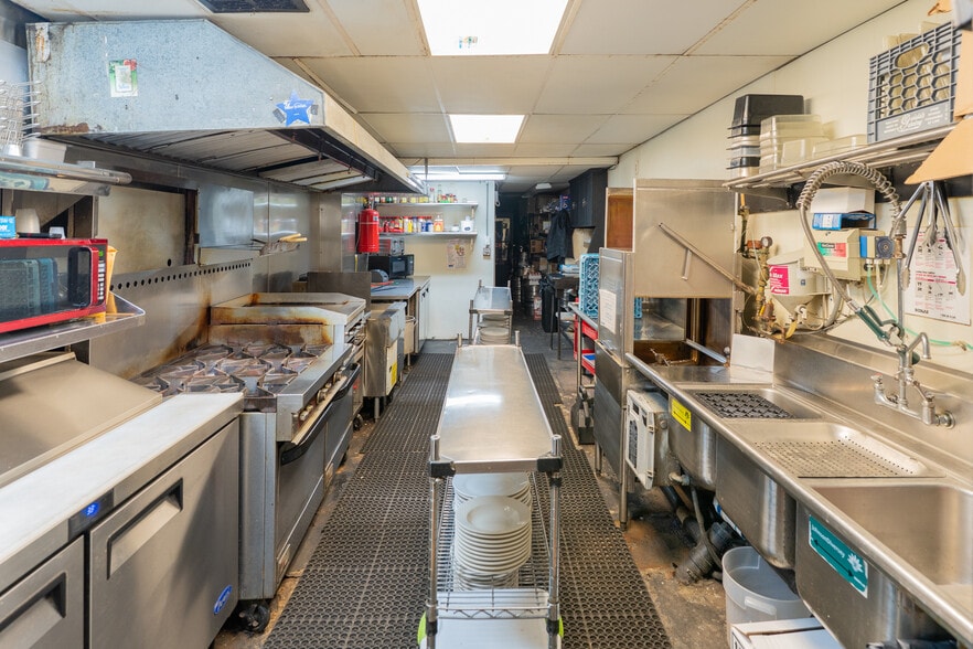 More Photos Of 83 Arch St, Hartford Restaurant For Sale